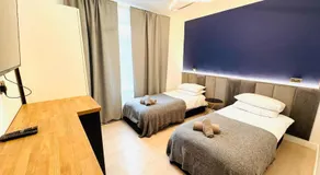 Stylish 2BR House Parking & WiFi Sleeps 6 - Image 2