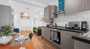 Spacious 4-Bed Luxury Home - Garden, Free Parking, Sleeps 8 - Image 2