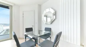 Riverside Suites and Apartments - Image 3