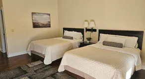 Sunset Cottage Motel - Image 2