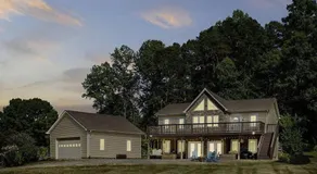 5 bedroom, Lakeside Family Getaway with Playground - Image 5