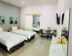 Sweet Hug Hotel - Image 1