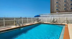 Appartement de vacances avec internet haut débit, piscine et jacuzzi | Vue ville - Image 5