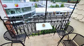 Modern & Chic Apartment with Balcony in Offenbach - Image 5