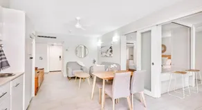 Luxury 2 Bed Palm Cove Unit, Pool & Partial Ocean View from 2nd Floor - Image 3