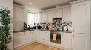 River Side Apartment, City Centre - Beautiful View and Free Parking! - Image 2