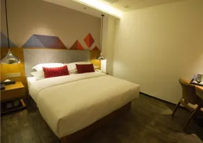 Borrman Hotel Guiping Xishan Government Service Center - Image 3