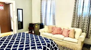 3 Bedroom Apt in LIC, 2 Stops to Manhattan! - Image 2