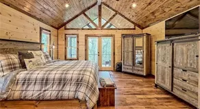 WolfCabin Lux Family Home, Fire Pit, Hot Tub, ADA ramp, ez paved rds - Image 2
