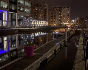 Deluxe City Apt, River Canal View& Free Parking! - Image 3