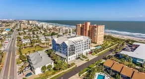 Luxueux, plus récent en bord de mer, décoré professionnellement, beau condo - Image 3