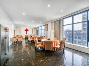 Mr. Carbon · Heart Lake International Hotel - Image 3