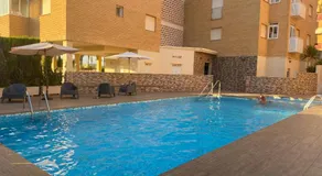Apartamento a 100 metros de la playa con grande terraza y vistas al mar - Image 4
