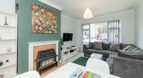 2BDR Peaceful Ground Floor Apartment Free Parking - Pass the Keys - Image 2