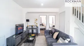 Twelve Cromwell House - Free Parking - 3 Bedrooms - Perfect for contractors - Image 2