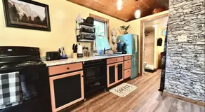 Dreamy Couples Cabin In The Shenandoah Forrest - Image 3