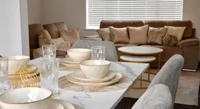 Solaire - Luxury 3BR Near Gatwick, Fire Place, Garden & Free Parking - Image 3