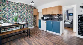 Exclusive Deals l Last Minute Escape l Townhouse with Sleeps 6 l Braunstone Town Leicester l By Zen Nights Short Lets & Serviced Accommodations - Image 2