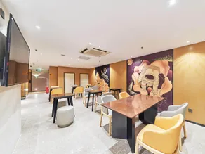 IU Hotel Shenzhen Futian Port Metro Station - Image 2