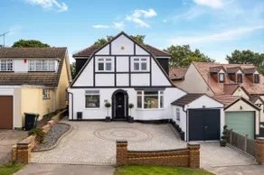 LMV Property - Modern Luxury Family Home in Theydon Bois With London Skyline Views - Image 4