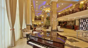Sapphire Addis - Image 4