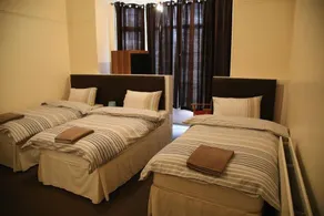 Portsmouth Budget Hotels - All rooms are EN-SUITE - Image 5