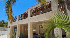 Apartment with jacuzzi and beach club access - Image 4