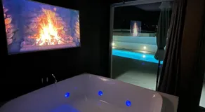Tropicana Suite - Adults Only - Image 3