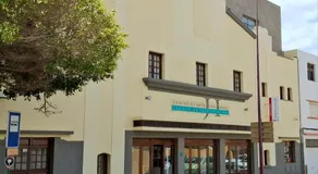 Elegant 2 Bedrooms Flat 5 minutes from the sea & free parking - Image 4