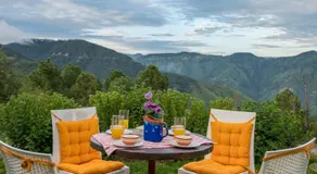 StayVista at Sunshine Estate Serene 2BR Pet Friendly Villa in Chail with view - Image 3