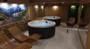 Dom Wczasowy Jędrol - Jacuzzi & Basen - Image 3