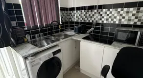 Luxury Ensuite Studio In Crayford Dartford Bexley London With Full Kitchen And Side Garden Alleyway Entrance - Image 5