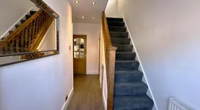 Luxurious House in Luton with free parking - Image 5