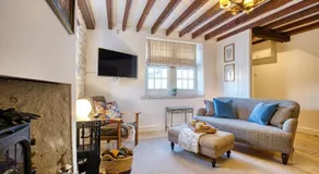 Hollyhocks 2 Bedroom House with Extra Sleeping Option - Wiltshire - Image 5