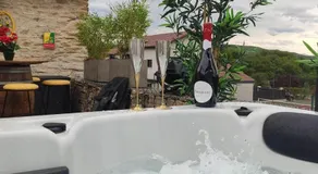 Jacuzzi au Lemon Tree et charme des pierres dorées - Image 3