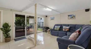 Bongaree Beach House with Pool - Image 5