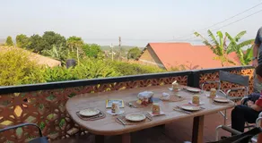 Alison & Dave's Guesthouse - Image 3