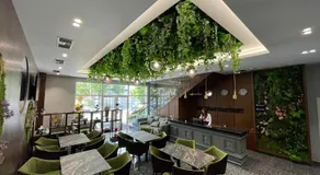 WHITE CROWN HOTEL - Image 3