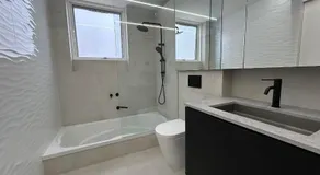 Sleek & Modern Oasis in the Heart of Prahran - Image 2