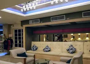 THE CHIC 101 HOTEL - Image 3