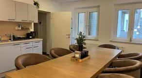 Cozy City Center Designer Apartment for 10 People - Image 4