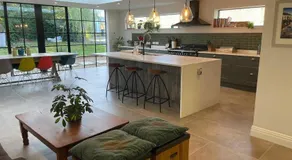 Lovely large modern home in private wooded estate - Image 4