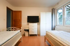 Workers • 8BR • 13 Beds • 2 Kitchens• Parking - Image 4