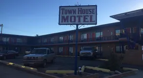 TownHouse Motel - Image 1