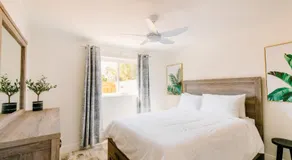 The Gem! Walk or Bike to the Beach, Quality & Comfort - Image 2