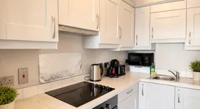 Luxury Central Apartment - Image 3