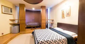 Hotel Bandra Residency 250m from Railway Station - Image 2