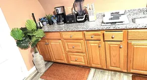 Luxury Loft - Family-Friendly Home Free Parking - Image 5