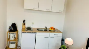 Direkte Uninähe: Ferienwohnung mit großem Doppelbett, Küchenzeile und neu renoviertem Badezimmer - Image 3