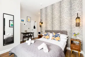 The Shirt Factory Apartments - Image 4